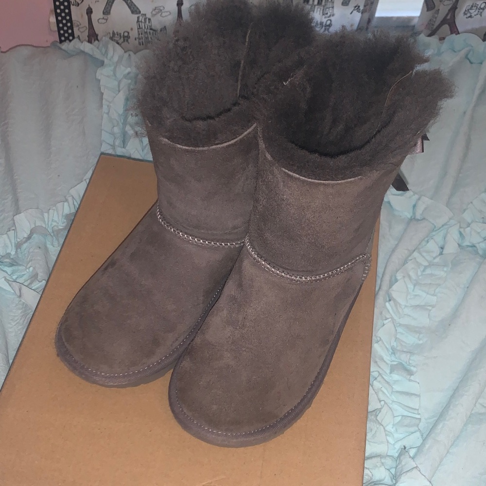 Kids UGG size 1
